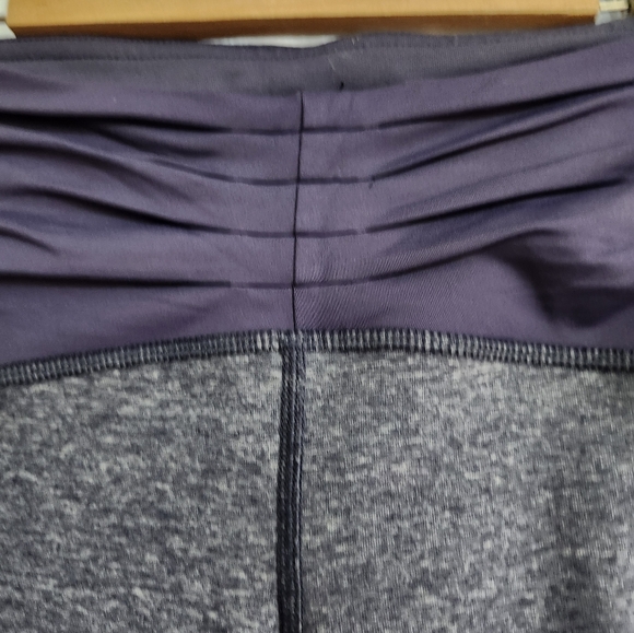 Really cute Lululemon capris size 4 - Picture 2 of 6
